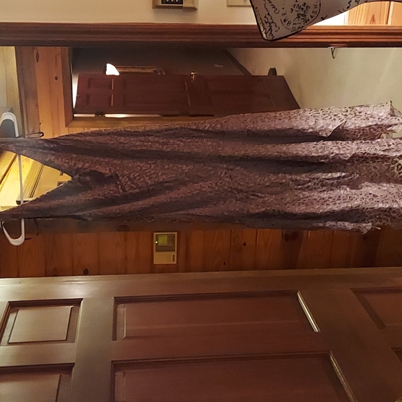 Ladies tierd dress. - Picture 6 of 6